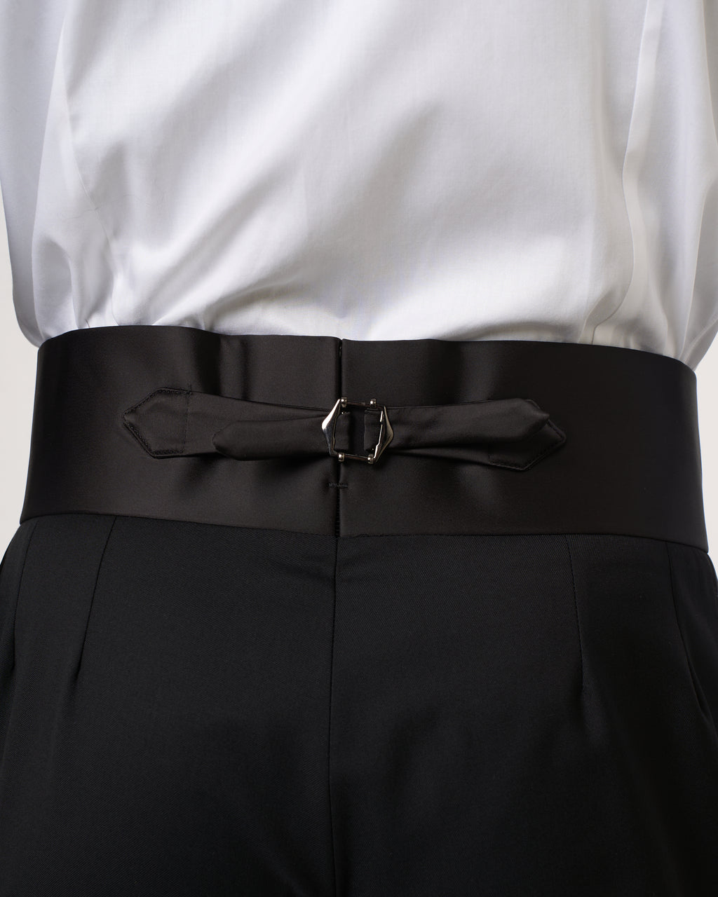 Pantalone Cintura Alta da 8 cm, Prolunga Rettangolare, 2 Pinces Inverse, Gallone Laterale in Raso, Cintura in Raso