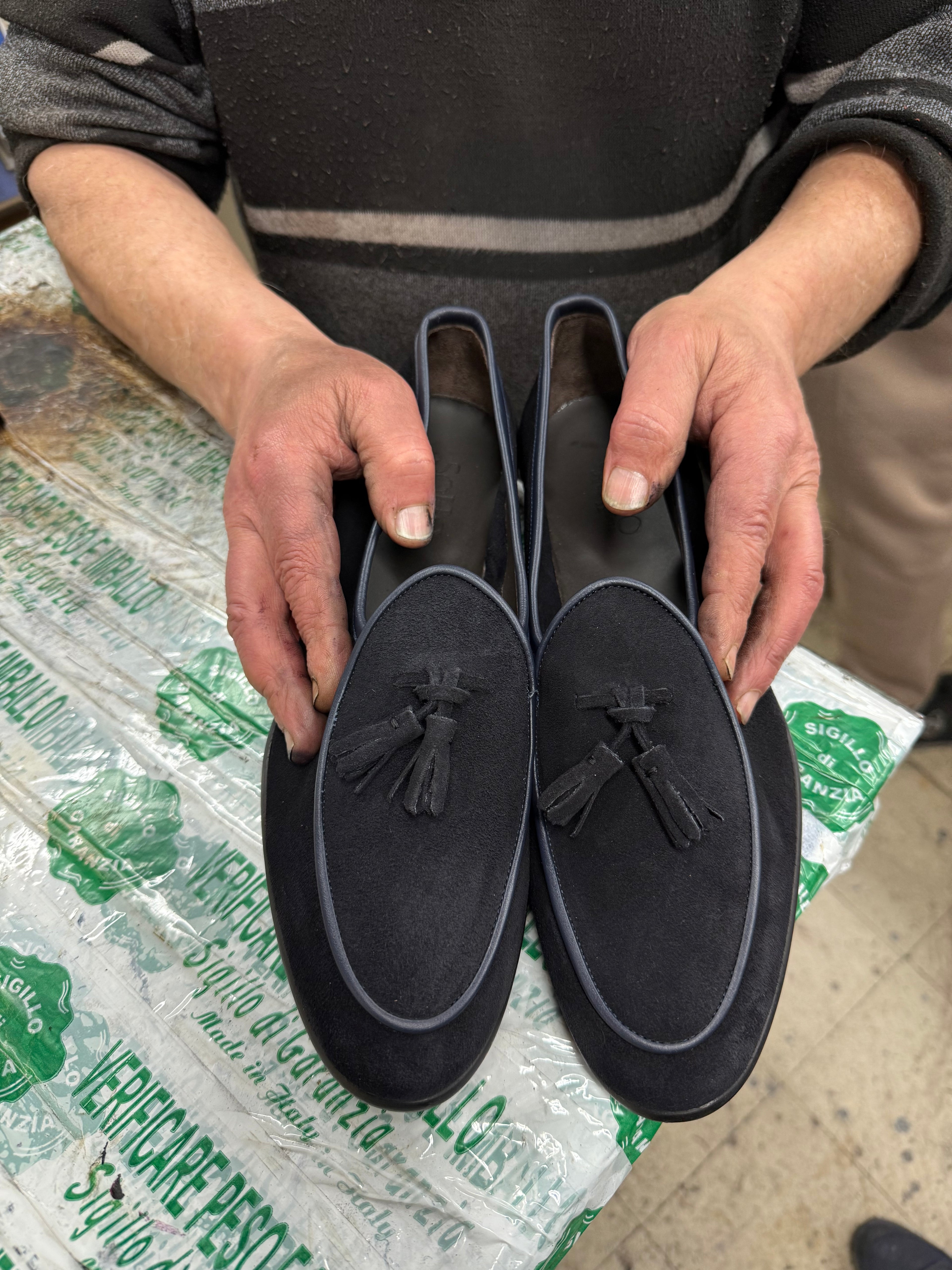 Mocassino “ blu” in pelle di vitello scamosciata