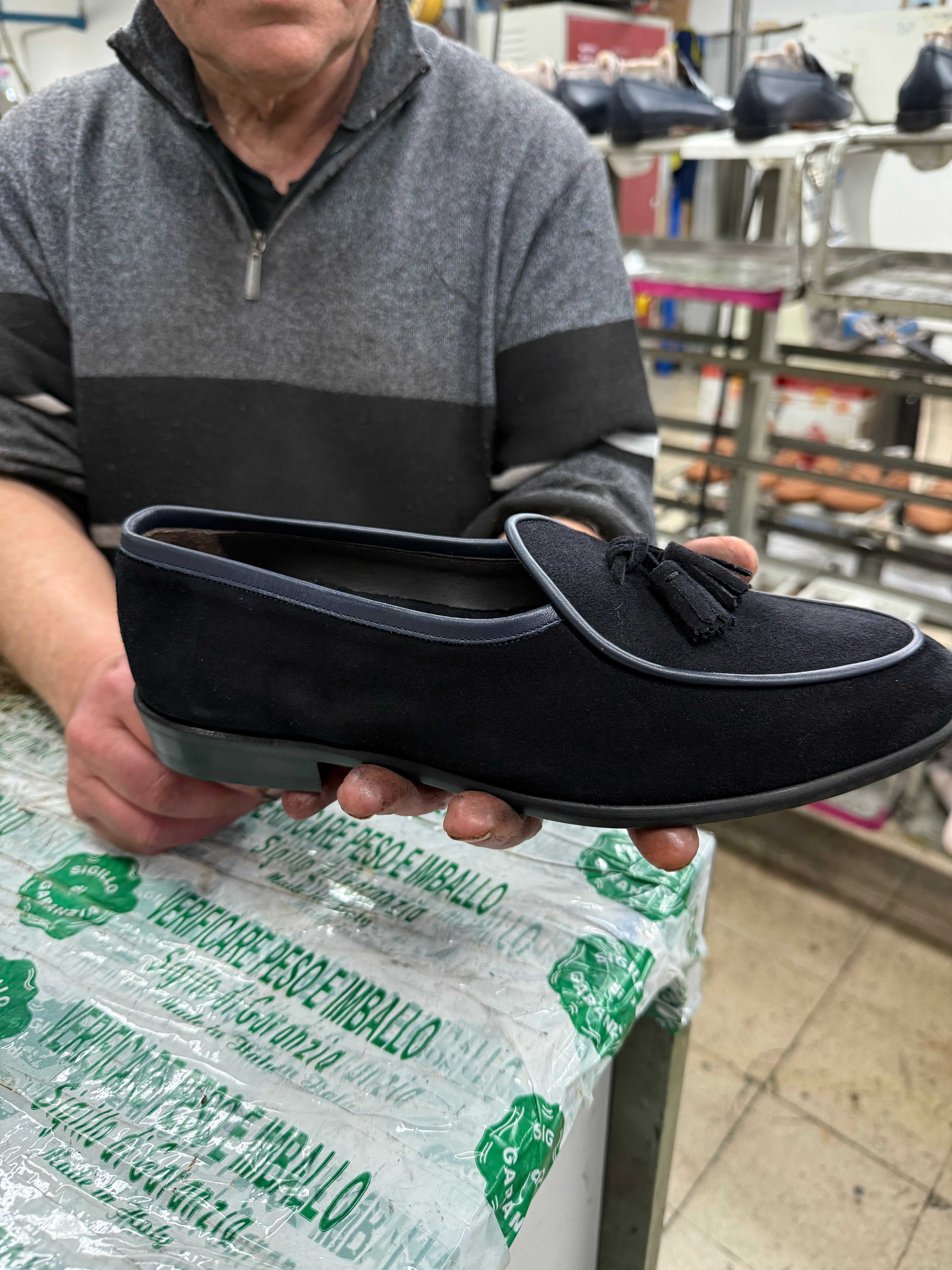 Mocassino “ blu” in pelle di vitello scamosciata