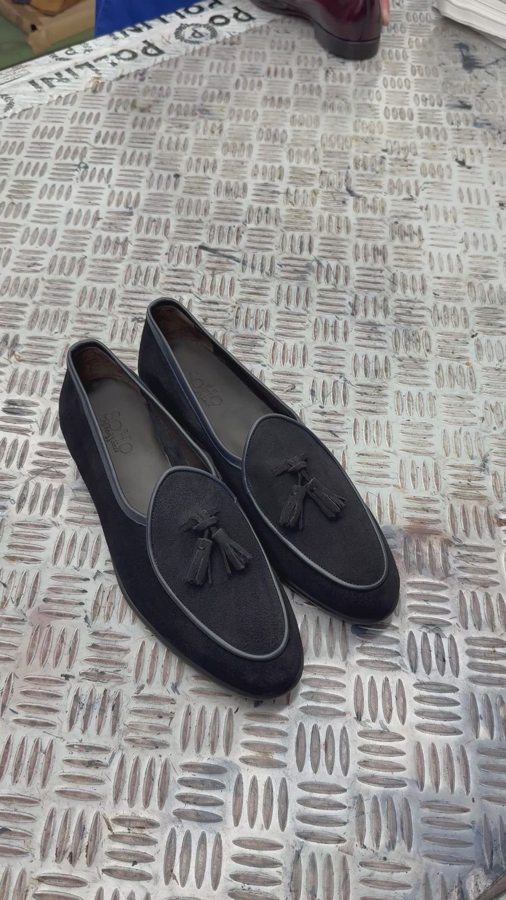 Mocassino “ blu” in pelle di vitello scamosciata