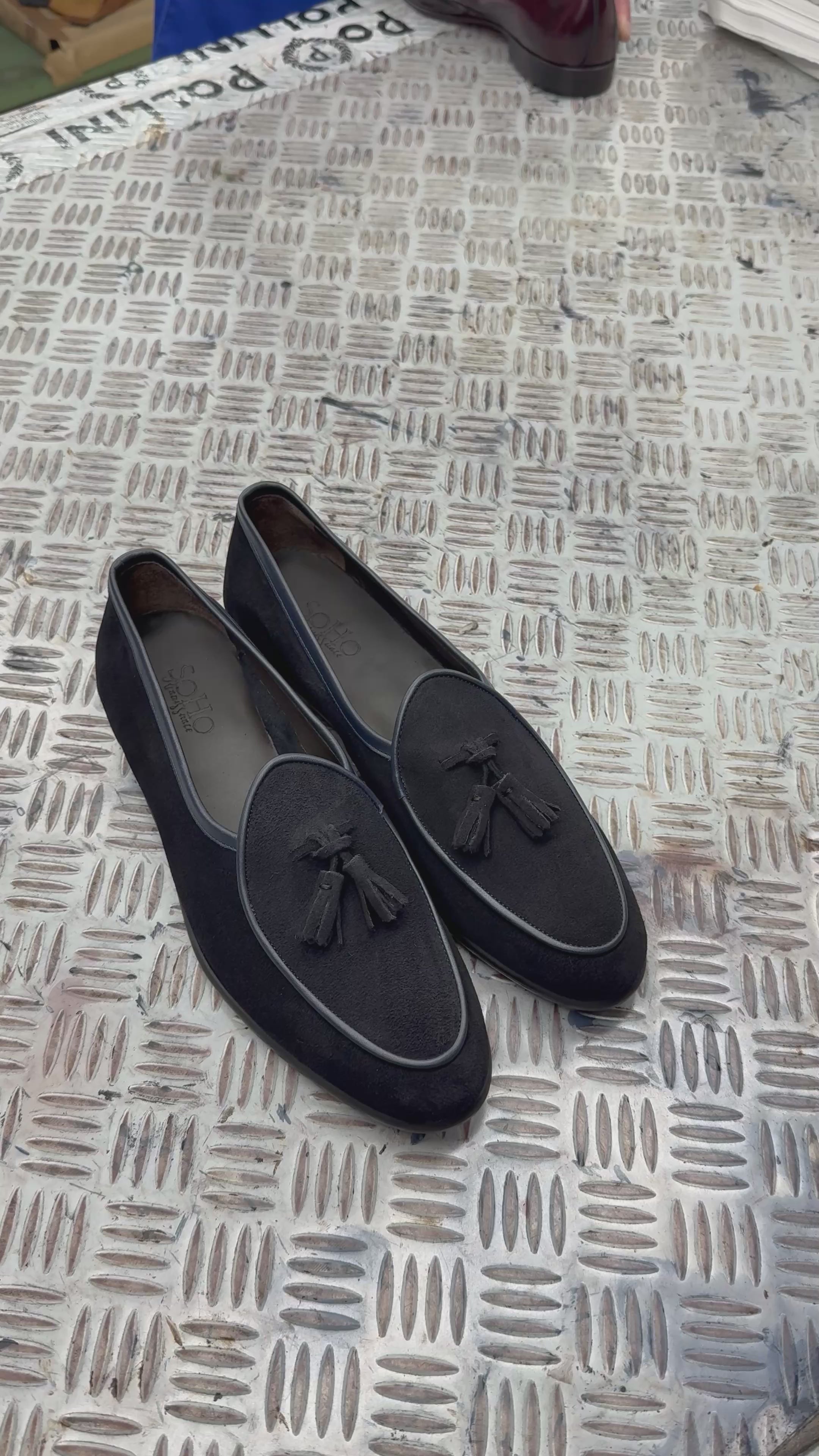 Mocassino “ blu” in pelle di vitello scamosciata